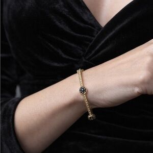 Textured pattern gold tone bracelet w/gunmetal crystals, floral pattern circles🩶